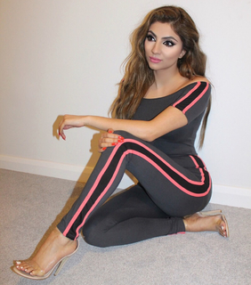 Mehreen Baig feet photo 18