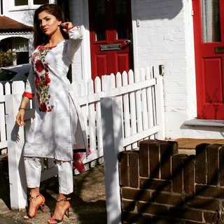 Mehreen Baig feet photo 15