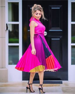 Mehreen Baig feet photo 14