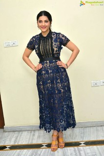 Mehreen Pirzada feet photo 11