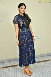 Mehreen Pirzada feet photo 10