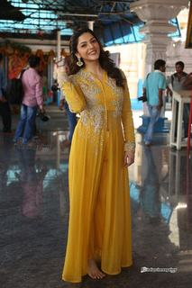 Mehreen Pirzada feet photo 16
