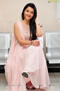 Mehreen Pirzada feet photo 19