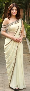 Mehreen Pirzada feet photo 7