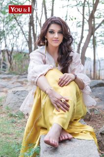 Mehreen Pirzada feet photo 13