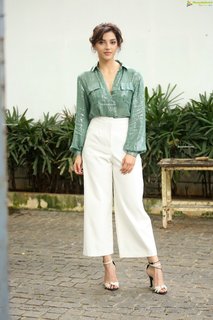 Mehreen Pirzada feet photo 1