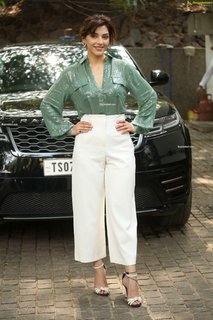 Mehreen Pirzada feet photo 17