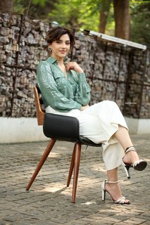 Mehreen Pirzada feet photo 11