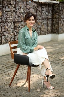 Mehreen Pirzada feet photo 9