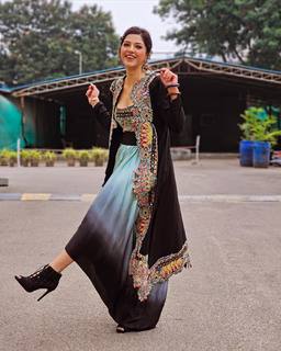 Mehreen Pirzada feet photo 14