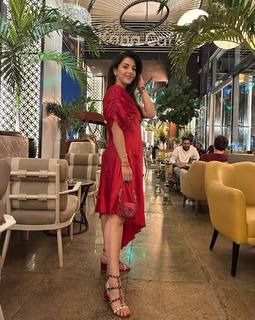 Mehreen Pirzada feet photo 5