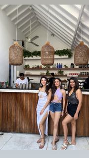 Mehreen Pirzada feet photo 6