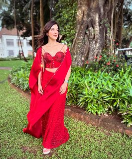 Mehreen Pirzada feet photo 4