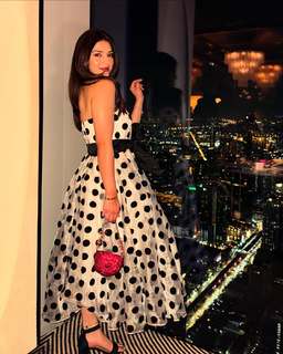 Mehreen Pirzada feet photo 8