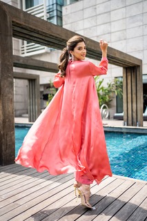 Mehreen Pirzada feet photo 11