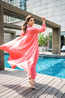 Mehreen Pirzada feet photo 8