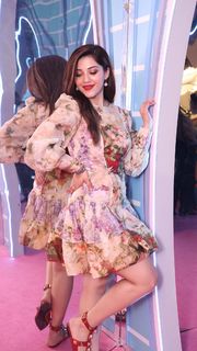 Mehreen Pirzada feet photo 7
