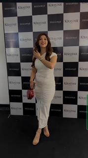 Mehreen Pirzada feet photo 2