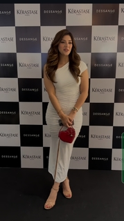 Mehreen Pirzada feet photo 1