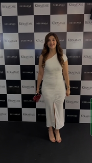 Mehreen Pirzada feet photo 20