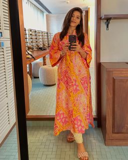 Mehreen Pirzada feet photo 8