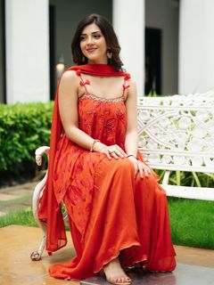 Mehreen Pirzada feet photo 13