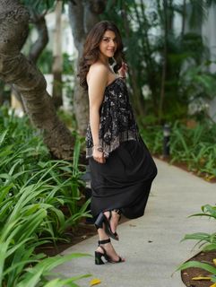 Mehreen Pirzada feet photo 4