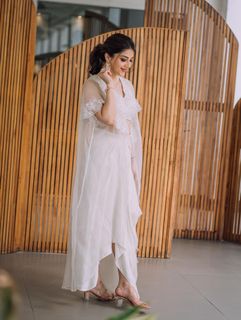 Mehreen Pirzada feet photo 3