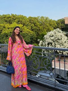 Mehreen Pirzada feet photo 8