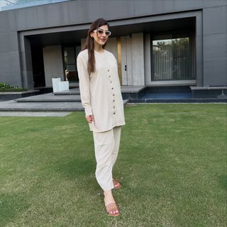 Mehreen Pirzada feet photo 16