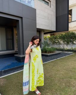 Mehreen Pirzada feet photo 7