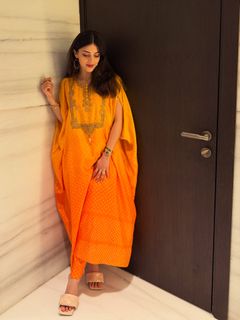 Mehreen Pirzada feet photo 5