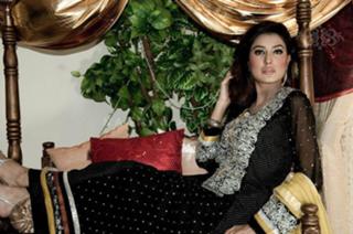 Mehwish Hayat feet photo thumbnail