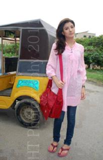 Mehwish Hayat feet photo thumbnail