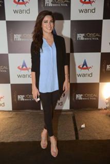 Mehwish Hayat feet photo thumbnail