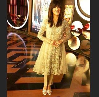Mehwish Hayat feet photo thumbnail