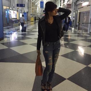 Mehwish Hayat feet photo thumbnail