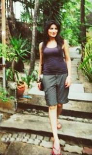 Mehwish Hayat feet photo thumbnail