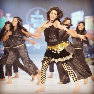 Mehwish Hayat feet photo thumbnail