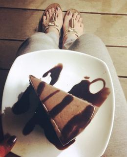 Mehwish Hayat feet photo thumbnail