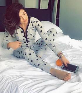 Mehwish Hayat feet photo thumbnail