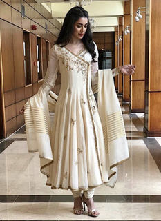 Mehwish Hayat feet photo thumbnail