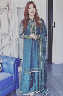 Mehwish Hayat feet photo thumbnail