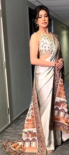 Mehwish Hayat feet photo thumbnail
