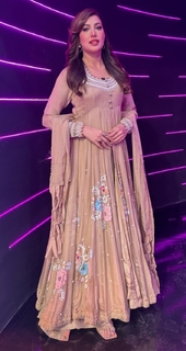 Mehwish Hayat feet photo thumbnail