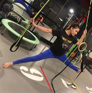Mehwish Hayat feet photo thumbnail