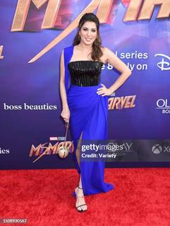 Mehwish Hayat feet photo thumbnail