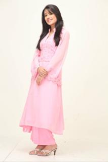 Mehwish Hayat feet photo thumbnail