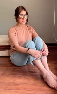 Mehwish Hayat feet photo thumbnail