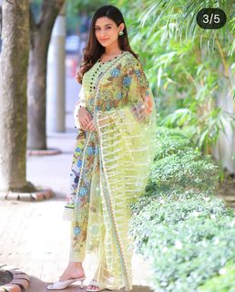 Mehzabien Chowdhury feet photo 15